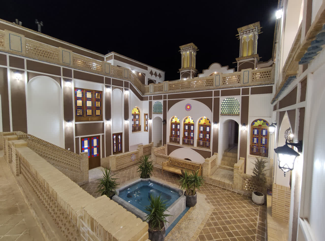 عمارت خورشید کویر در شهر آران و بیدگل ،استان اصفهان ، مشاهده اتاق‌ها و اقامتگاه‌ها رزرو و اجاره آنلاین عمارت خورشید کویر در شهر آران و بیدگل ،استان اصفهان مشاهده قیمت‌های عمارت خورشید کویر در شهر آران و بیدگل ،استان اصفهان رزرو سریع عمارت خورشید کویر در شهر آران و بیدگل ،استان اصفهان جستجوی خانه و ویلا و هتل مشابه عمارت خورشید کویر در شهر آران و بیدگل ،استان اصفهان